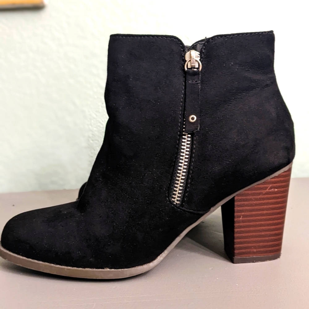 Torrid black faux suede ankle bootie with zipper. Brown 3in block heel. Like new